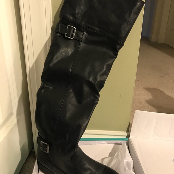 Knee boots - Picture 3 of 6